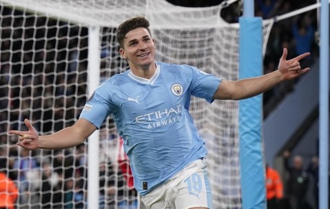 九游入口-包含转会期西甲传出新动向；曼城豪取连胜；管理层表态——态度坚定；团队化学反应显著的词条